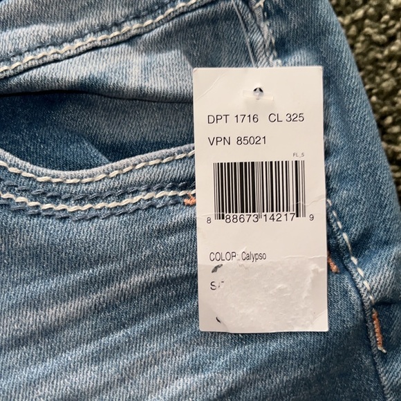 Low-Rise Blue Jeans - Picture 13 of 13